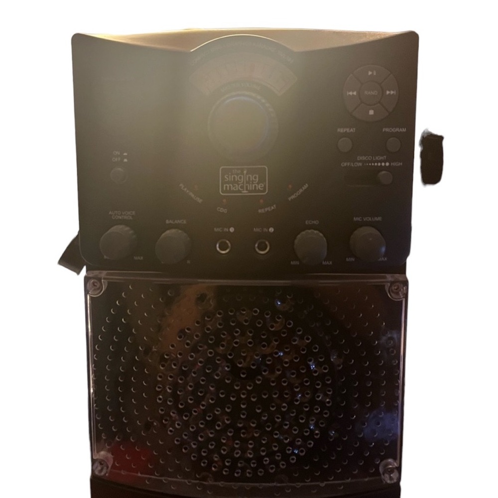 The singing machine karaoke machine with cd
